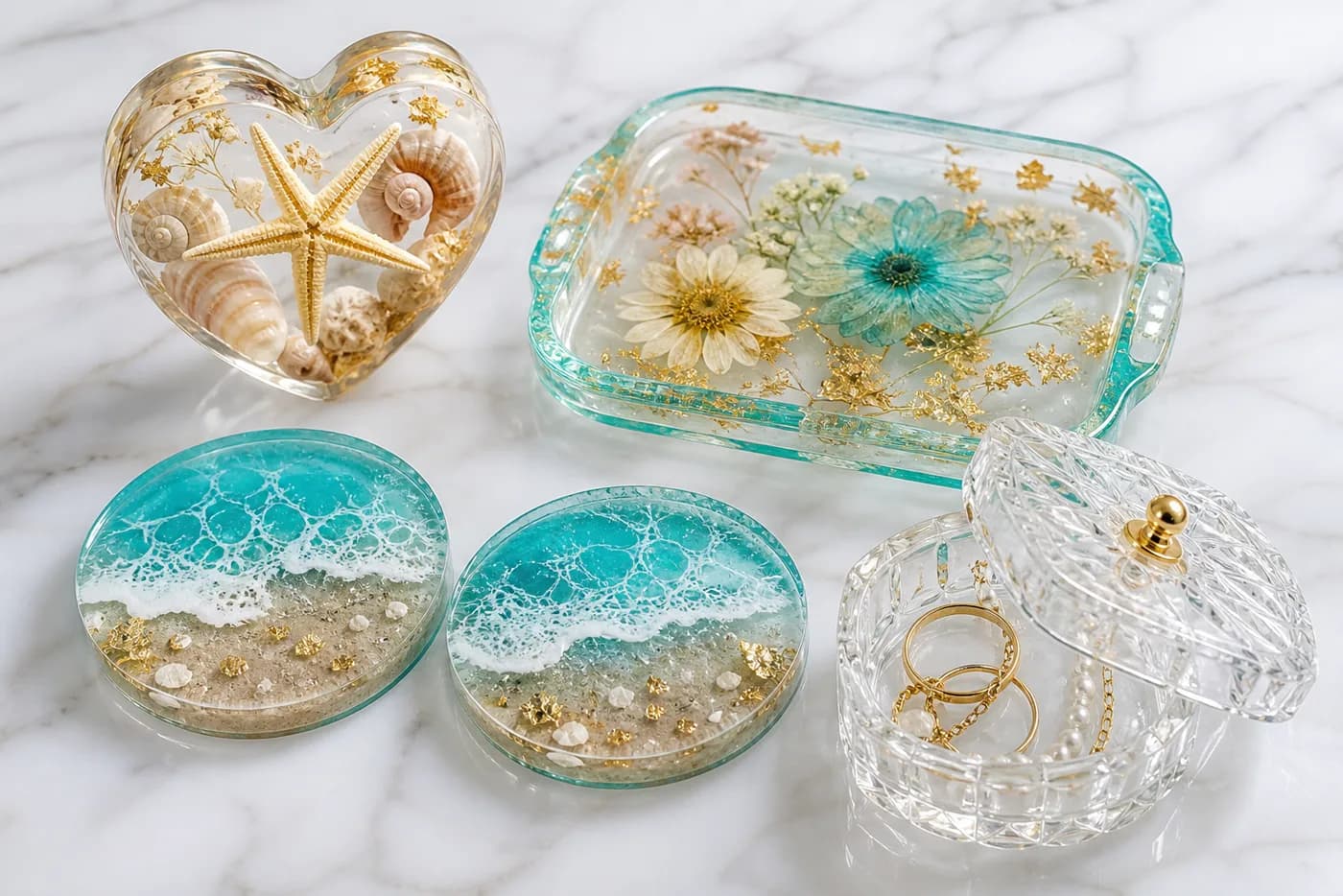 Conjunto de peças prontas em resina com conchas e flores